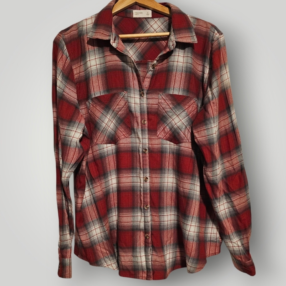 Maurices Size 0 Plaid Flannel Button Up